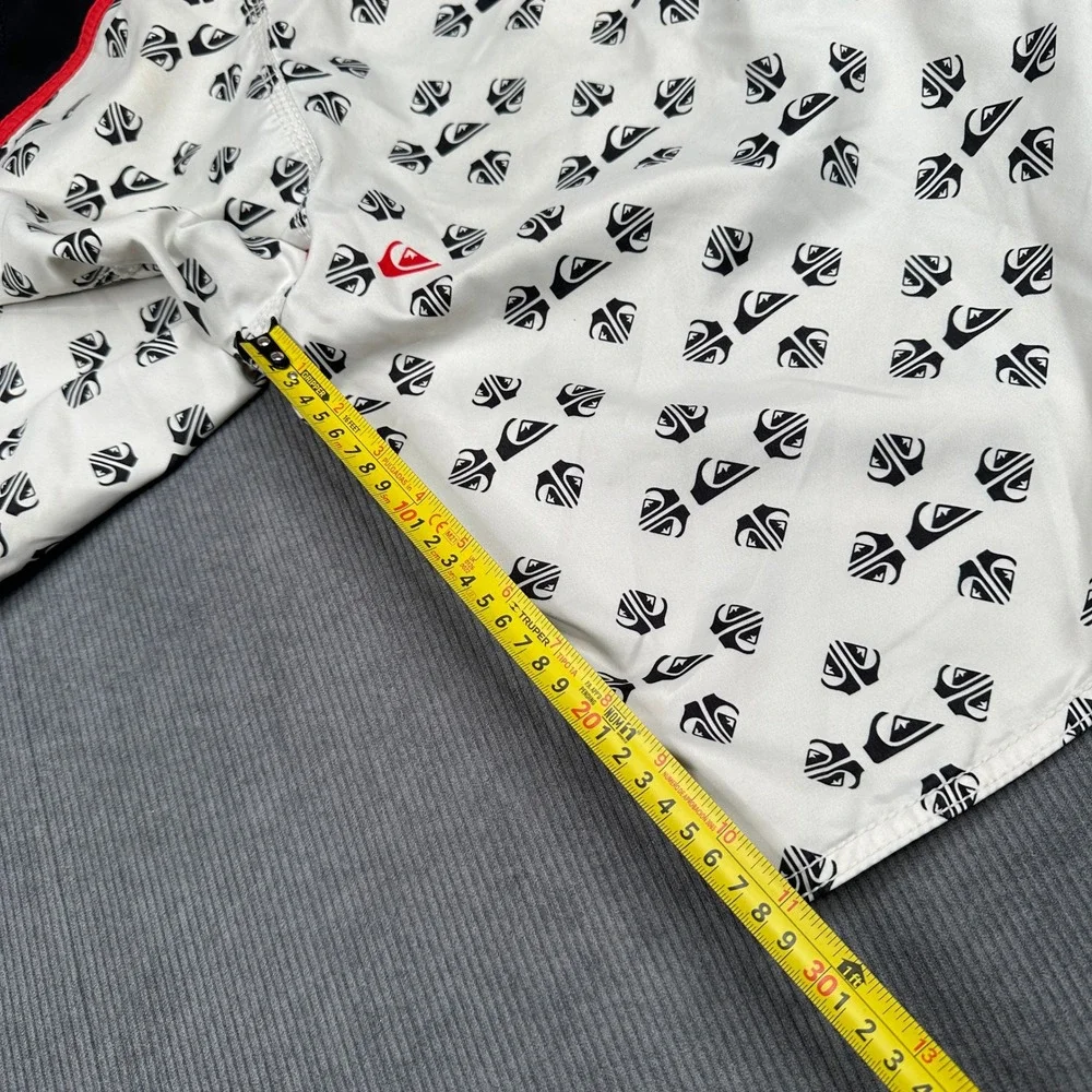 VTG Quiksilver Mens Board Shorts White Black Red Logo Print Size 36 Cargo Pocket